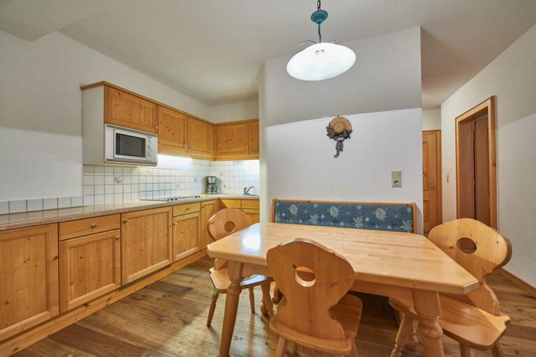 Im Appartement Imbachhorn im Haus Garni in Kaprun steht eine große Küche für den gemütliche Abend bereit.