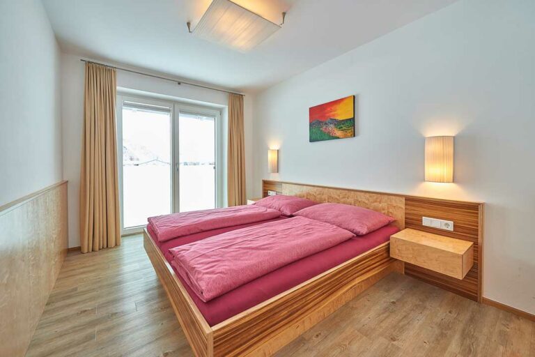 Gemütliches Doppelbett zum Entspannen im Appartement Kitzblick