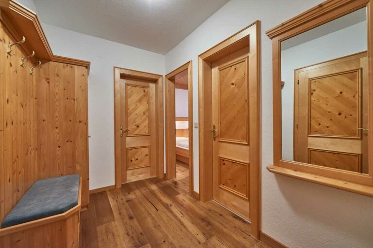 Großer Garderobenbereich im Appartement Kitzsteinhorn